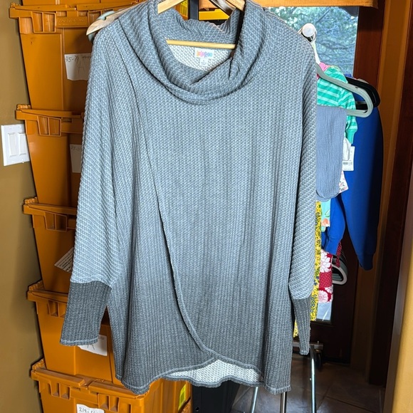 NWT LuLaRoe KRISTEN COWL NECK PULLOVER Gray Ombré Relaxed Fit Size Large - Picture 2 of 8